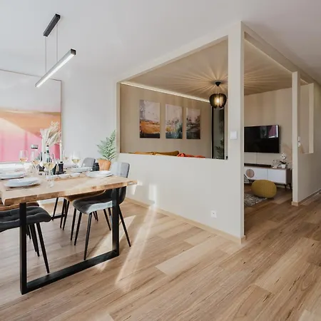Days - 2bdr - Workspace - 200mbps Wifi 아파트 프라하