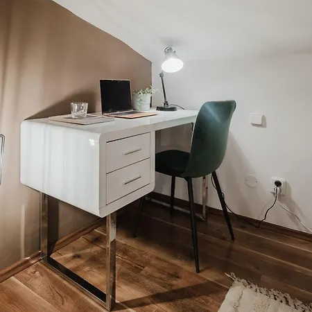 Days - Loft-style 1bdr - Workspace - Location Prague