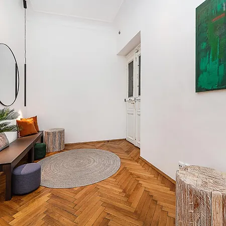 Spacious Two-bedroom In Old Town Apartment Prague