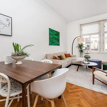 Apartment Spacious Two-bedroom In Old Town