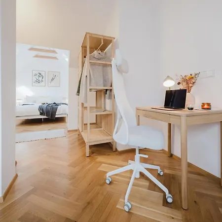 Days - Attic Maisonette - Workspace - Netflix - Vinohrady Apartment Prague