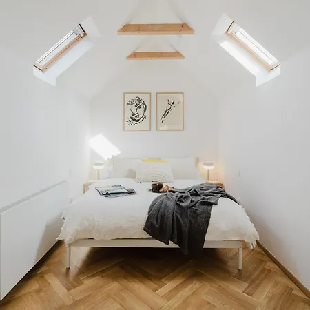 Days - Attic Maisonette - Workspace - Netflix - Vinohrady Prague