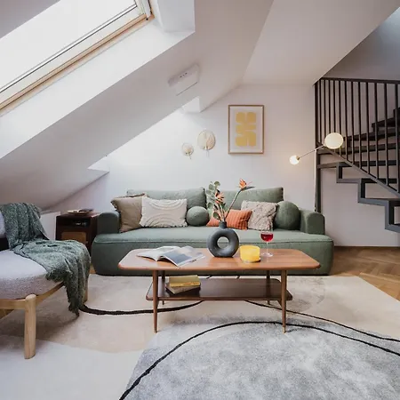 Days - Attic Maisonette - Workspace - Netflix - Vinohrady
