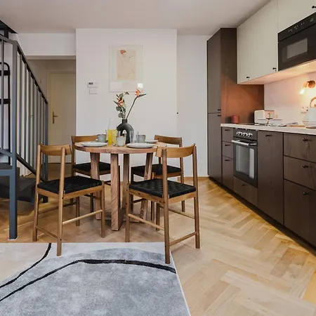 Days - Attic Maisonette - Workspace - Netflix - Vinohrady *