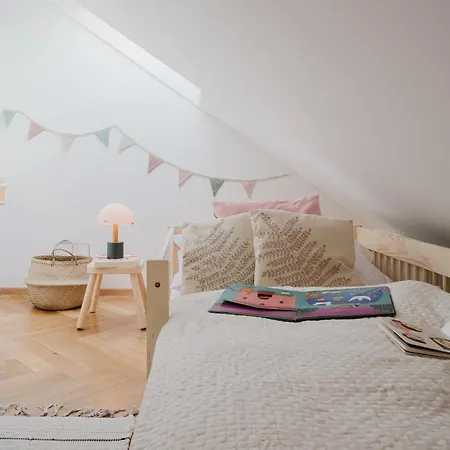 Days - Attic Maisonette - Workspace - Netflix - Vinohrady * Prague