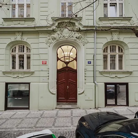 Days - Attic Maisonette - Workspace - Netflix - Vinohrady