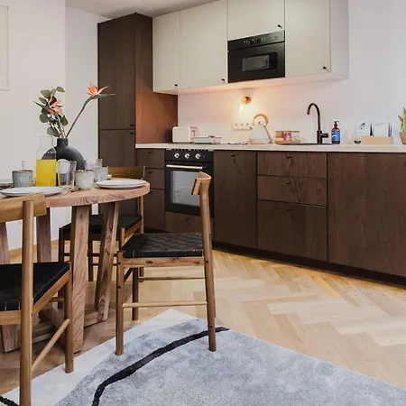 Days - Attic Maisonette - Workspace - Netflix - Vinohrady Apartment