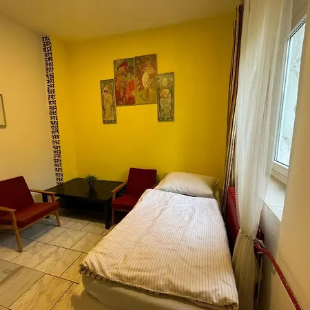 House Marabou Hostel Prague