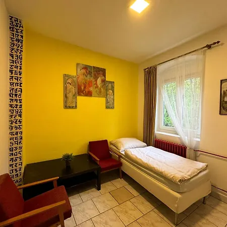 House Marabou *