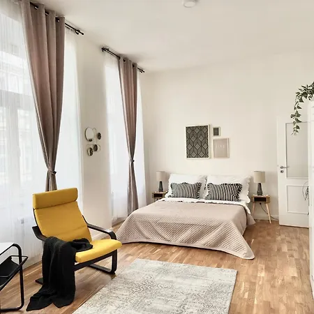 New! Deluxe In Centre! Florence! Praag