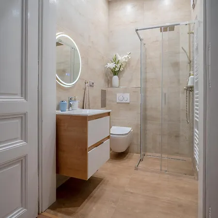 Prekrasny 2bdr Na Praze 1 * Prague