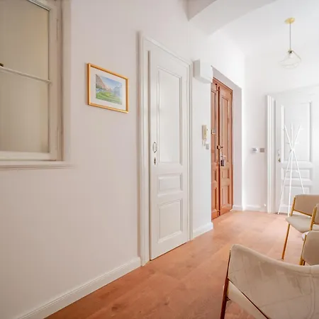 Prekrasny 2bdr Na Praze 1 * Prague
