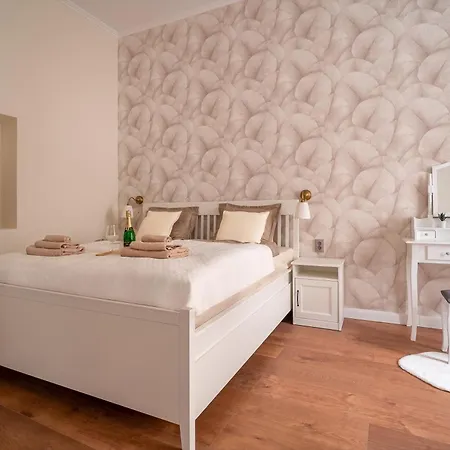 Prekrasny 2bdr Na Praze 1 Apartment Prague