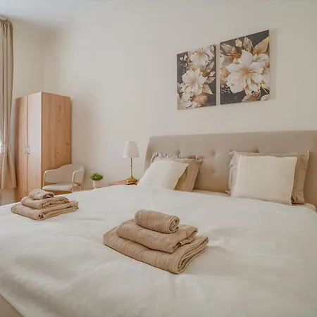 Prekrasny 2bdr Na Praze 1 Apartment Prague