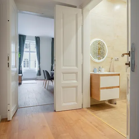 Prekrasny 2bdr Na Praze 1 Apartment