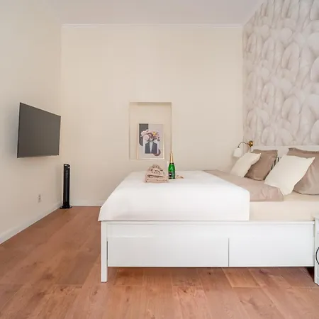 Prekrasny 2bdr Na Praze 1 Apartment *