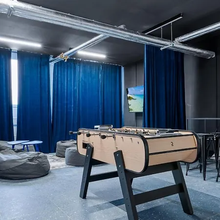 Live-inn 2 Bdr Family For 1-8 Guests, 20 Mins To Center, Lift, Gym, Reception, Parking, Roof Terrace, Game & Party Апартаменты *
