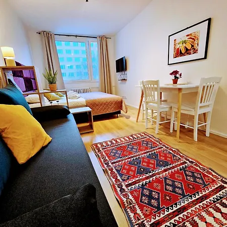 Live-inn 2 Bdr Family For 1-8 Guests, 20 Mins To Center, Lift, Gym, Reception, Parking, Roof Terrace, Game & Party * Прага