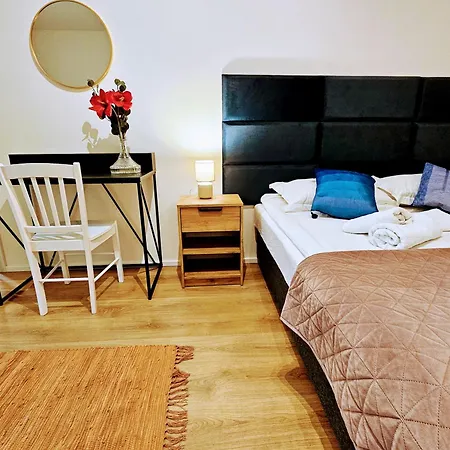 Апартаменты Live-inn 2 Bdr Family For 1-8 Guests, 20 Mins To Center, Lift, Gym, Reception, Parking, Roof Terrace, Game & Party