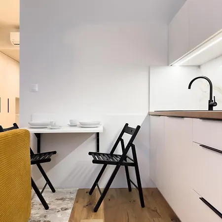 Apartment Real Living By Refa Karlin 208 *