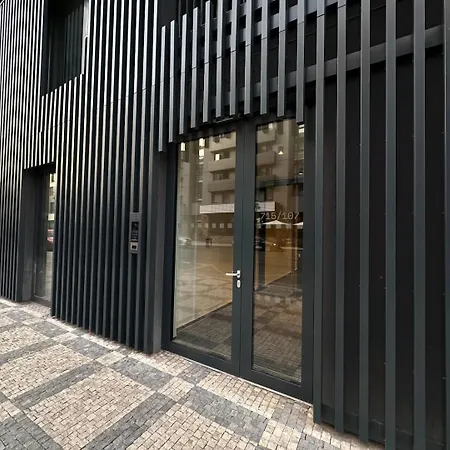 Real Living By Refa Karlin 208 Prague