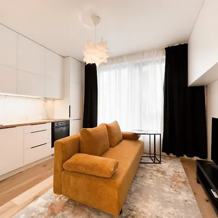 Apartment Real Living By Refa Karlin 208