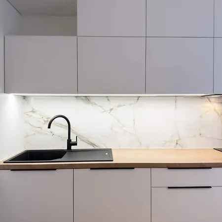 Real Living By Refa Karlin 208 Apartment