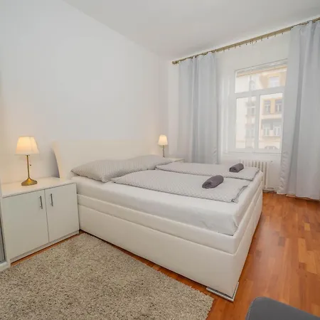 4 Bob's - 3 Bedrooms, King Size Beds Apartment