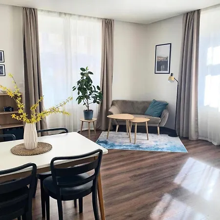 Charm Deco Near Old Town, All-friendly Apartment *