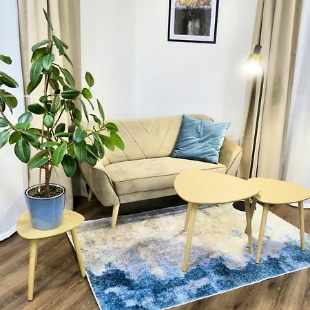 Charm Deco Near Old Town, All-friendly Apartment *