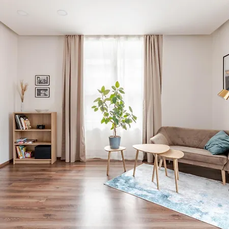 Charm Deco Near Old Town, All-friendly Apartment