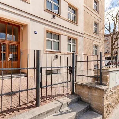 Apartment Charm Deco Near Old Town, All-friendly