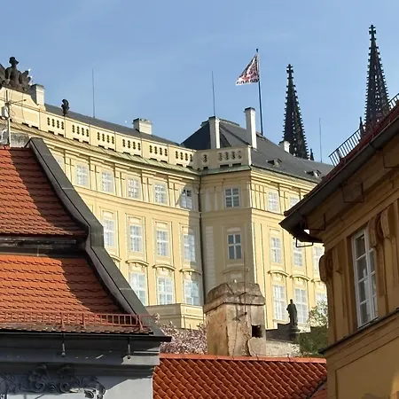 Beneath Castle Where Mozart Performed 公寓 *
