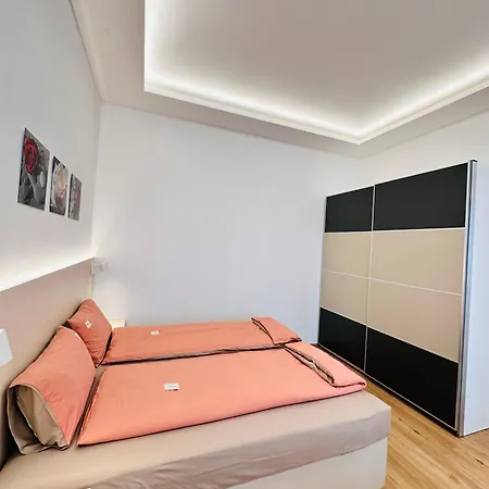 Old Town Apartment *