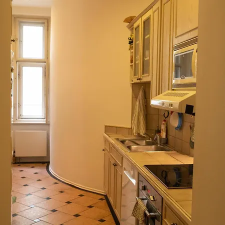 Accommodatie bij particulieren Sunny By The River In A Shared *