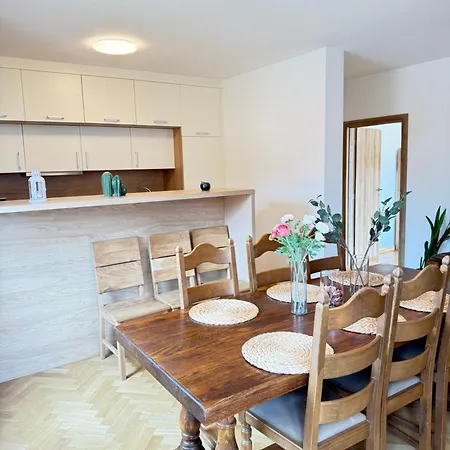 Familyvilla, New 4 Luxury Big Apartments, Parking Lägenhet *