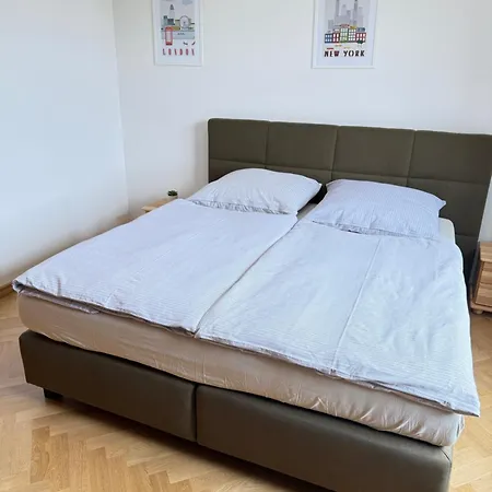 Familyvilla, New 4 Luxury Big Apartments, Parking Prag