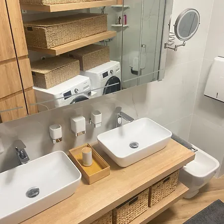 Apartment Light & Wood Design - 89 M2 In *