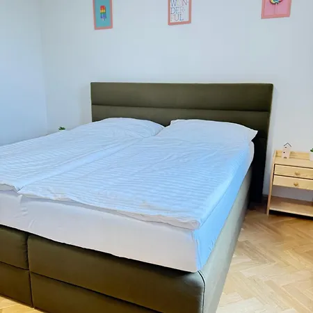 Familyvilla, New 4 Luxury Big Apartments, Parking * Prag