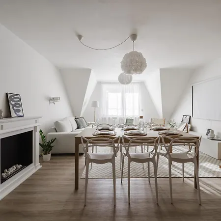 Dom wakacyjny Spacious 4-story With Sauna & Garden *