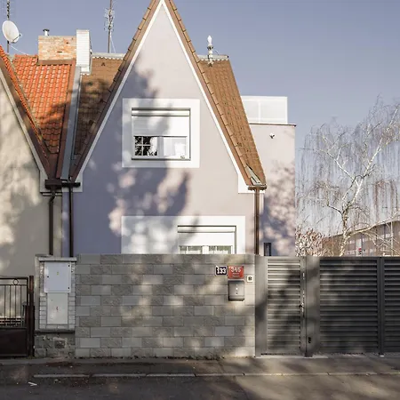 Spacious 4-story With Sauna & Garden Dom wakacyjny Praga
