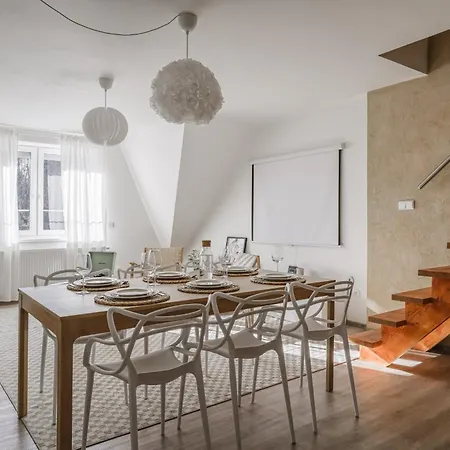 Spacious 4-story With Sauna & Garden Dom wakacyjny *