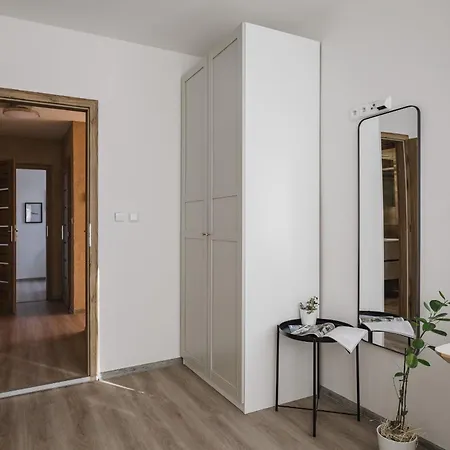 Spacious 4-story With Sauna & Garden Dom wakacyjny