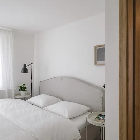 Spacious 4-story With Sauna & Garden Dom wakacyjny
