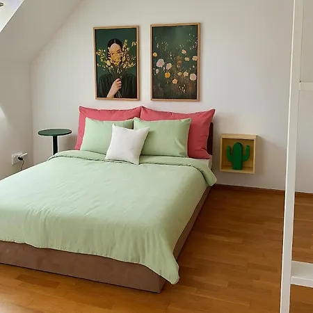 Sunset & Bloom Attic - Near Parks & Cafes Appartamento Praga