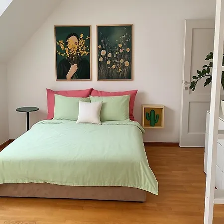 Sunset & Bloom Attic - Near Parks & Cafes Appartamento *
