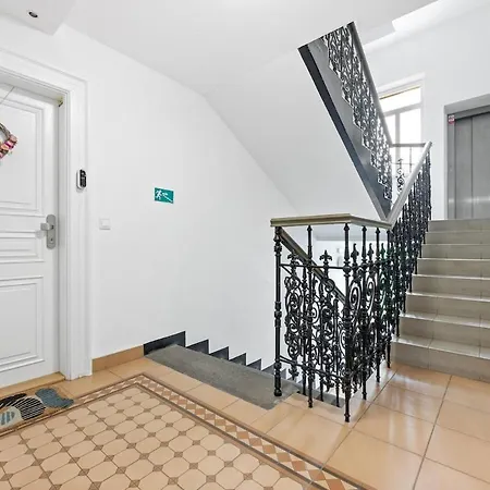 Sunset & Bloom Attic - Near Parks & Cafes Appartamento Praga