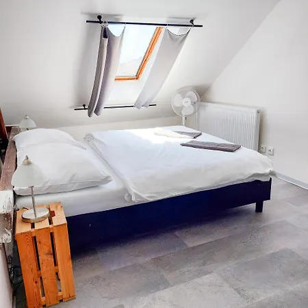 Romanticky Pokojicek V Podkrovi R5 * Prague