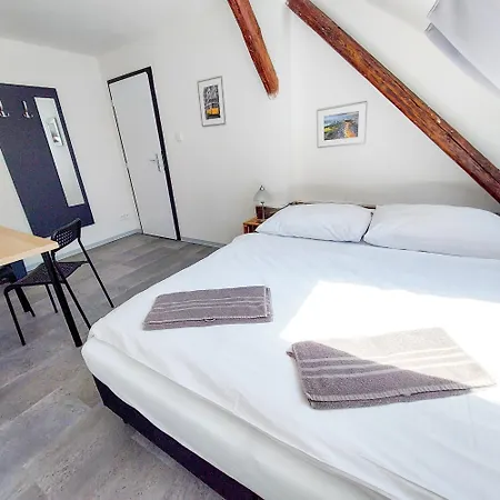 Homestay Romanticky Pokojicek V Podkrovi R5 *