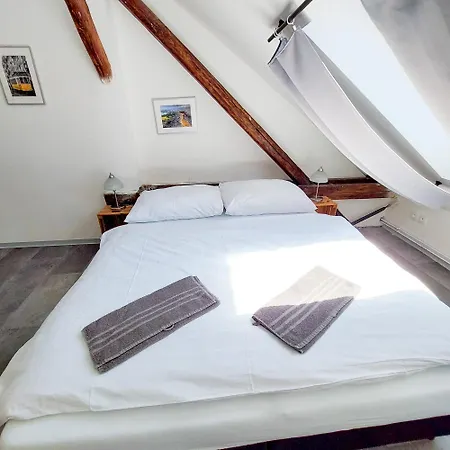 Romanticky Pokojicek V Podkrovi R5 * Prague